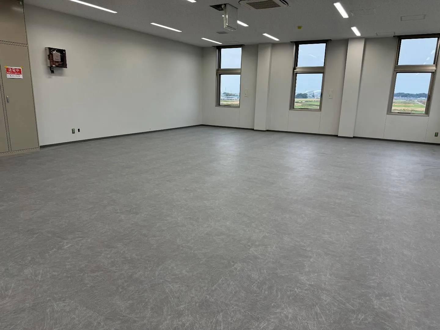 オフィスの清掃に入りました!